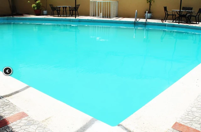 Hotel Caribeno Santo Domingo Pool 1